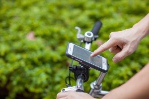 moshi-Endura-with-Bike-Mount-2