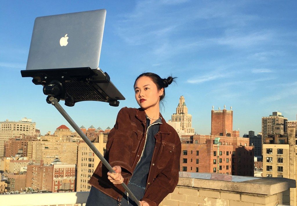 MacbookSelfie