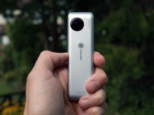 insta360-nano-off-cam