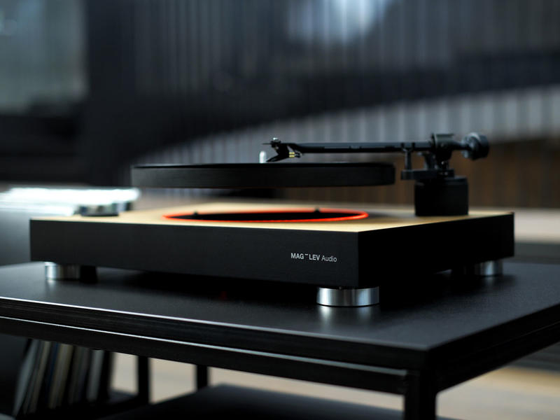 mag-lev-turntable-lifestyle-1