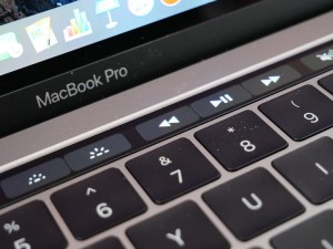 macbook_pro_with_touch_touchbar_2
